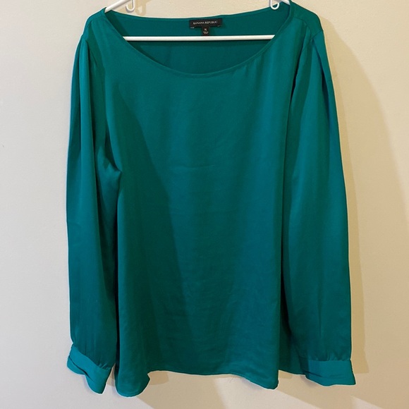 Banana Republic Tops - Banana Republic Aubrey Solid green long sleeve top blouse XL